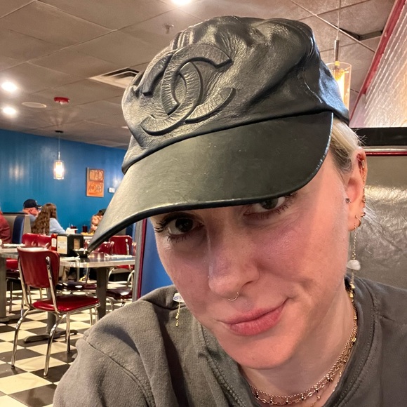 Meet your Posher, Melanie - Picture 1 of 4